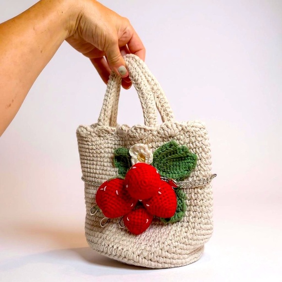 ✨ Handcrafted Cream Crochet Bag with Red Accents - Picture 1 of 5